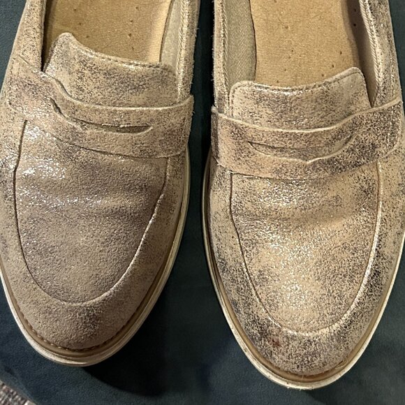 Sparkly gold loafers by Clarks, Size 9 - Picture 4 of 4